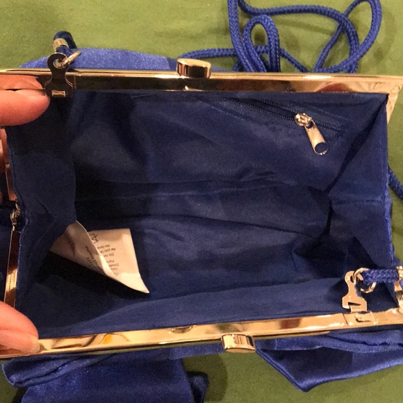 💙Royal blue satin clutch💙 - Picture 5 of 6